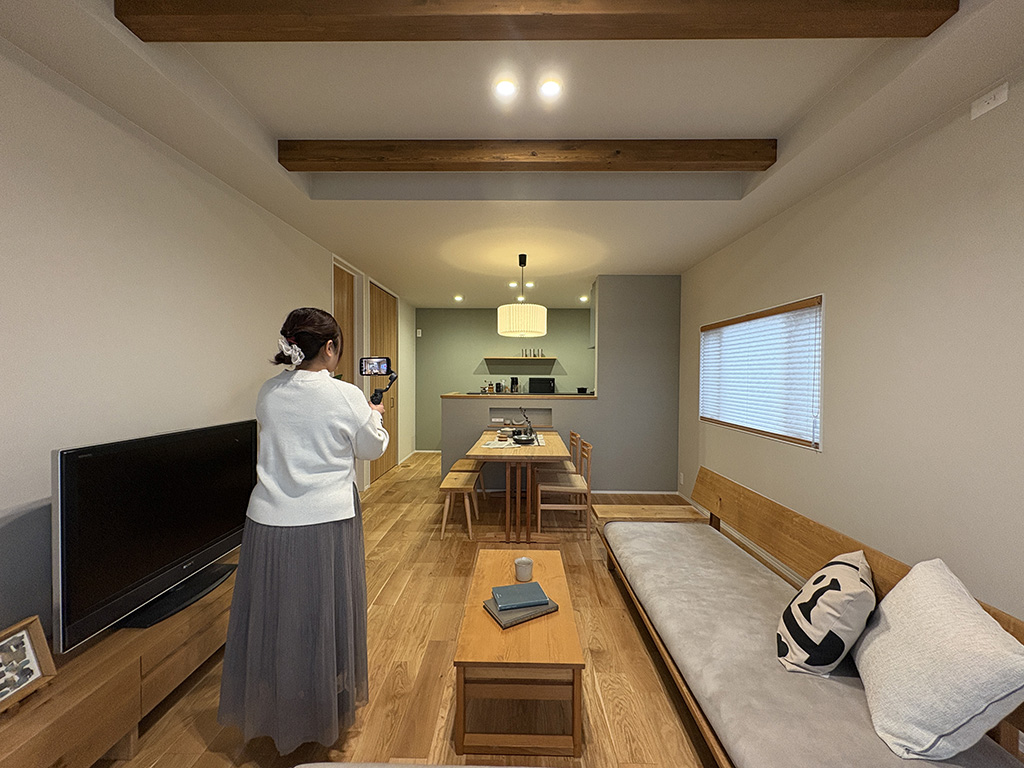 好評開催中の完成見学会『静穏の家』のSNS撮影を行いました!